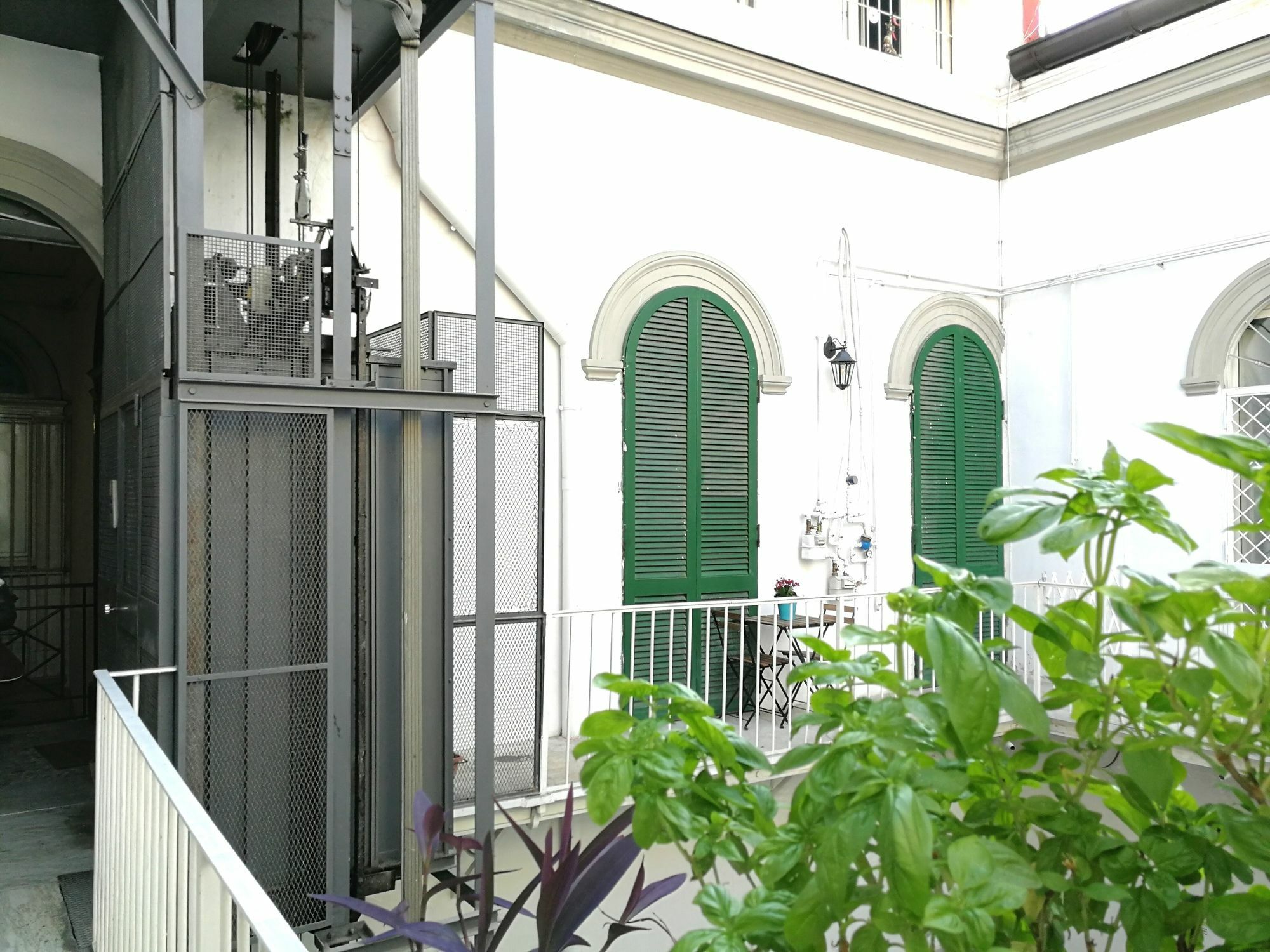 Toledostation B&B เนเปิลส์ ภายนอก รูปภาพ