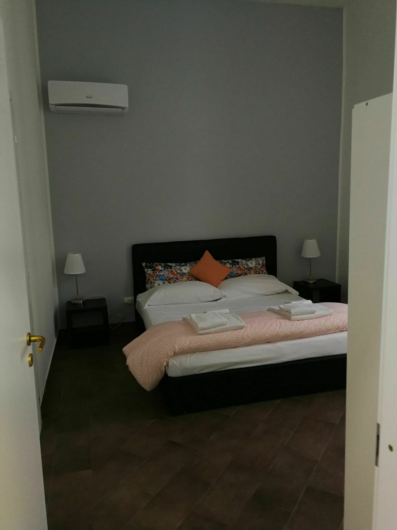 Toledostation B&B เนเปิลส์ ภายนอก รูปภาพ