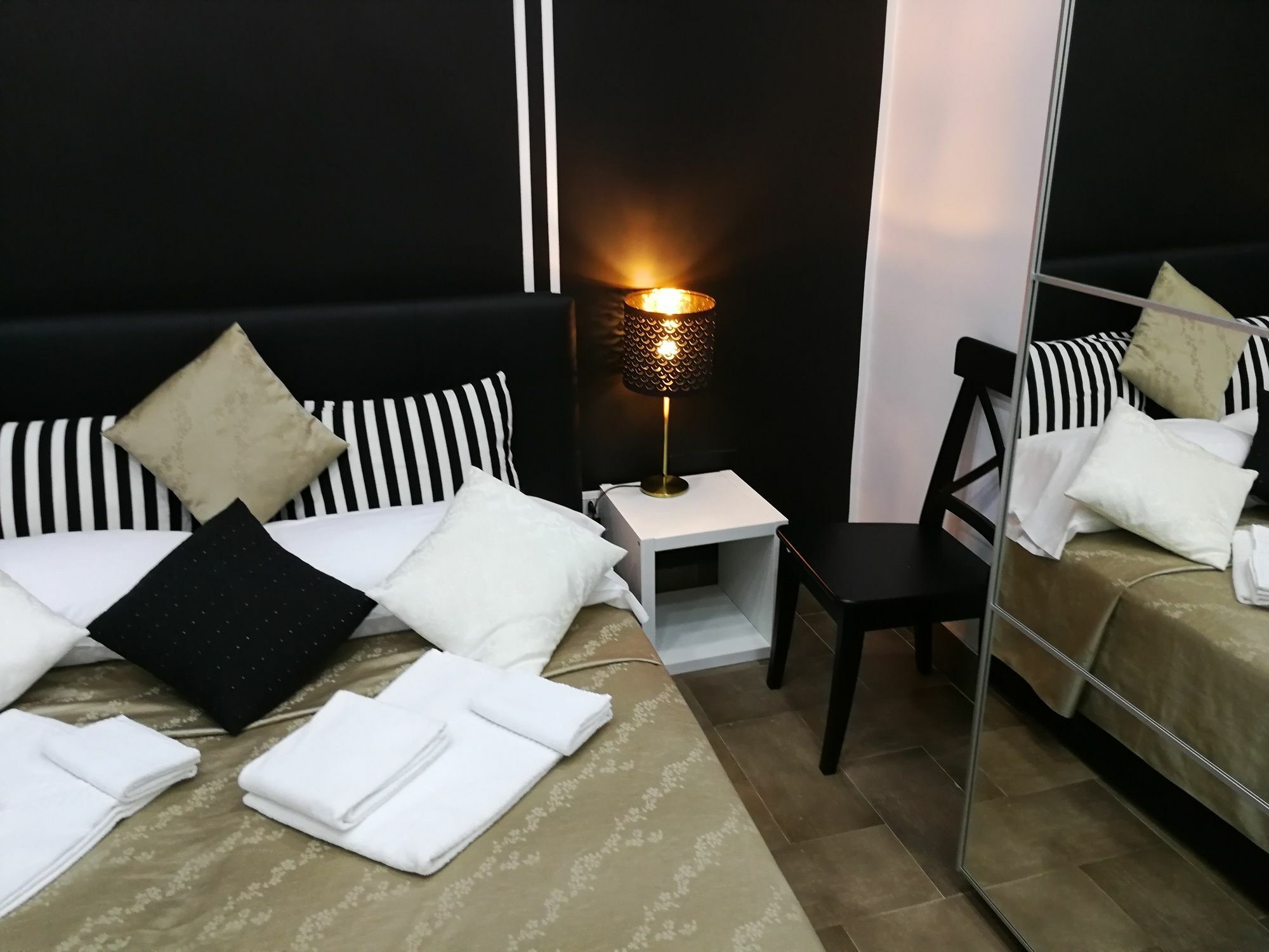 Toledostation B&B เนเปิลส์ ภายนอก รูปภาพ
